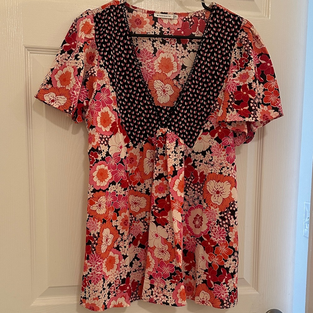 Staccato Floral V-Neck Blouse in Red and Pink